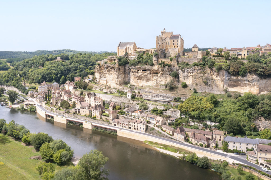 Paysage de Dordogne avec le château de Beynac